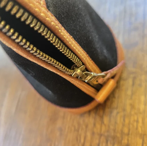 Vintage Dooney & Bourke No. B06640 Cabriolet Zip Satchel in black canvas - Picture 12 of 13